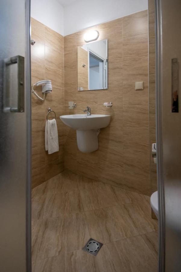 Ariana Hotel Kiten  Zewnętrze zdjęcie